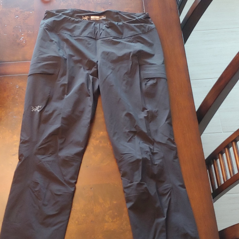 Arc'teryx Sabria pants black 4 NWOT